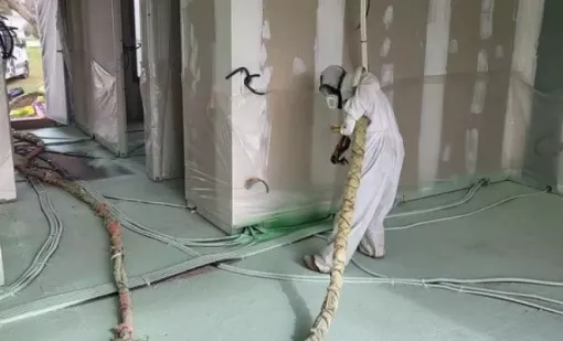 Réalisation de chape liquide et de polyuréthane projeté à Aubenas, Aubenas, Hervé Trouillas