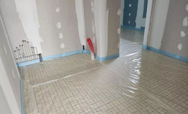 Pose de chape liquide, Aubenas, Hervé Trouillas