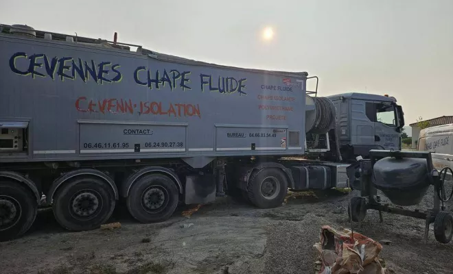 Pose de chape liquide, Aubenas, Hervé Trouillas