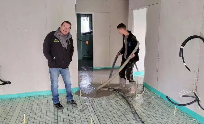 Pose de chape liquide, Aubenas, Hervé Trouillas