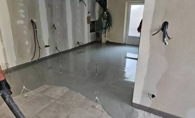 Pose de chape liquide, Aubenas, Hervé Trouillas