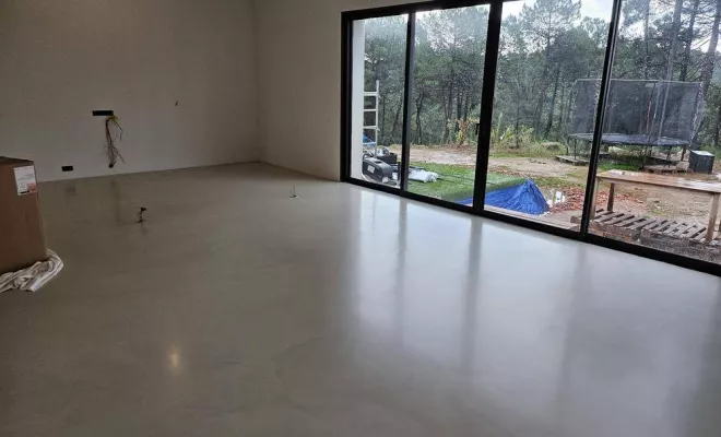 Pose de chape liquide, Aubenas, Hervé Trouillas